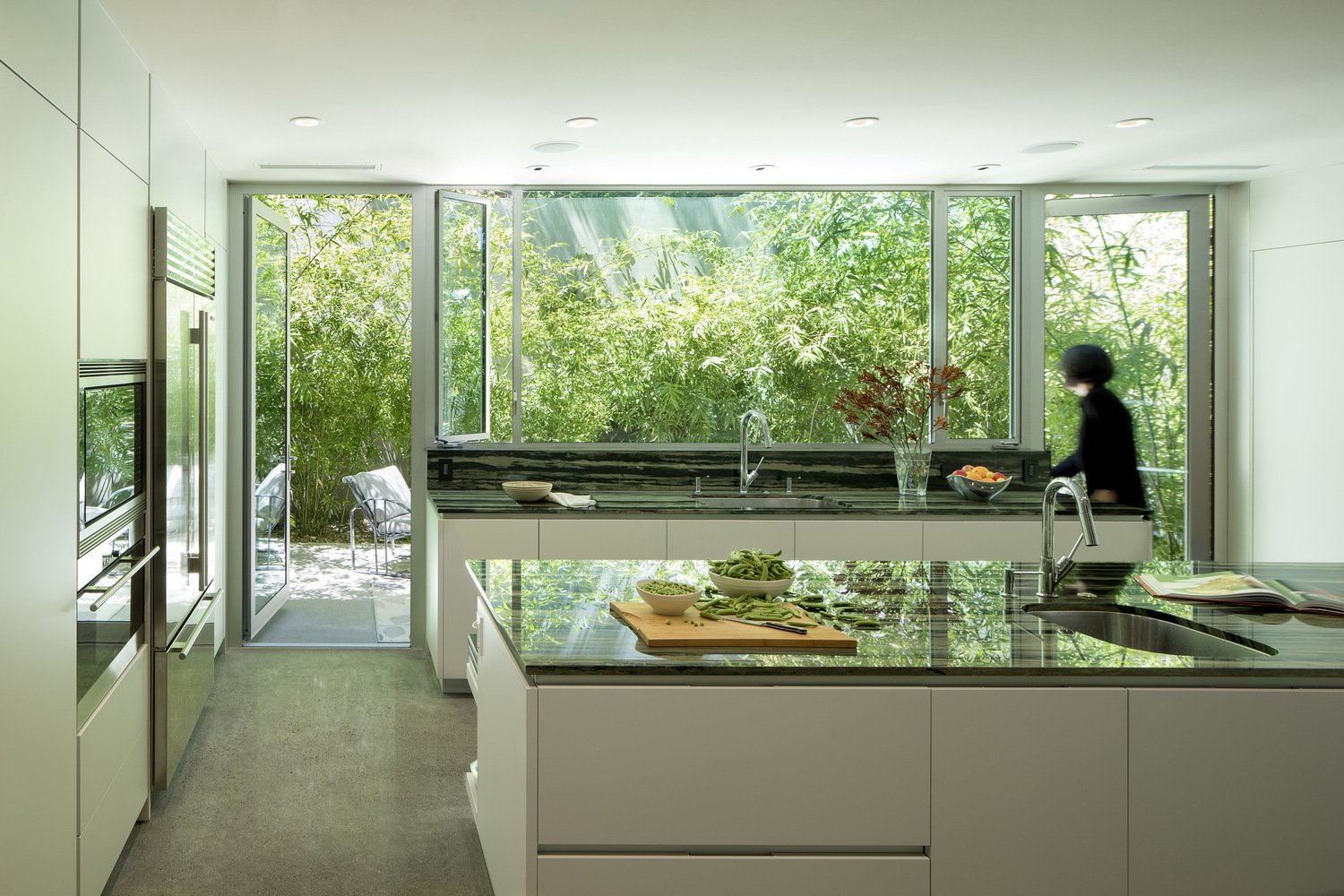 Eingebettet in die Natur von Beverly Hills: Die Coldwater Canyon Residenz 3