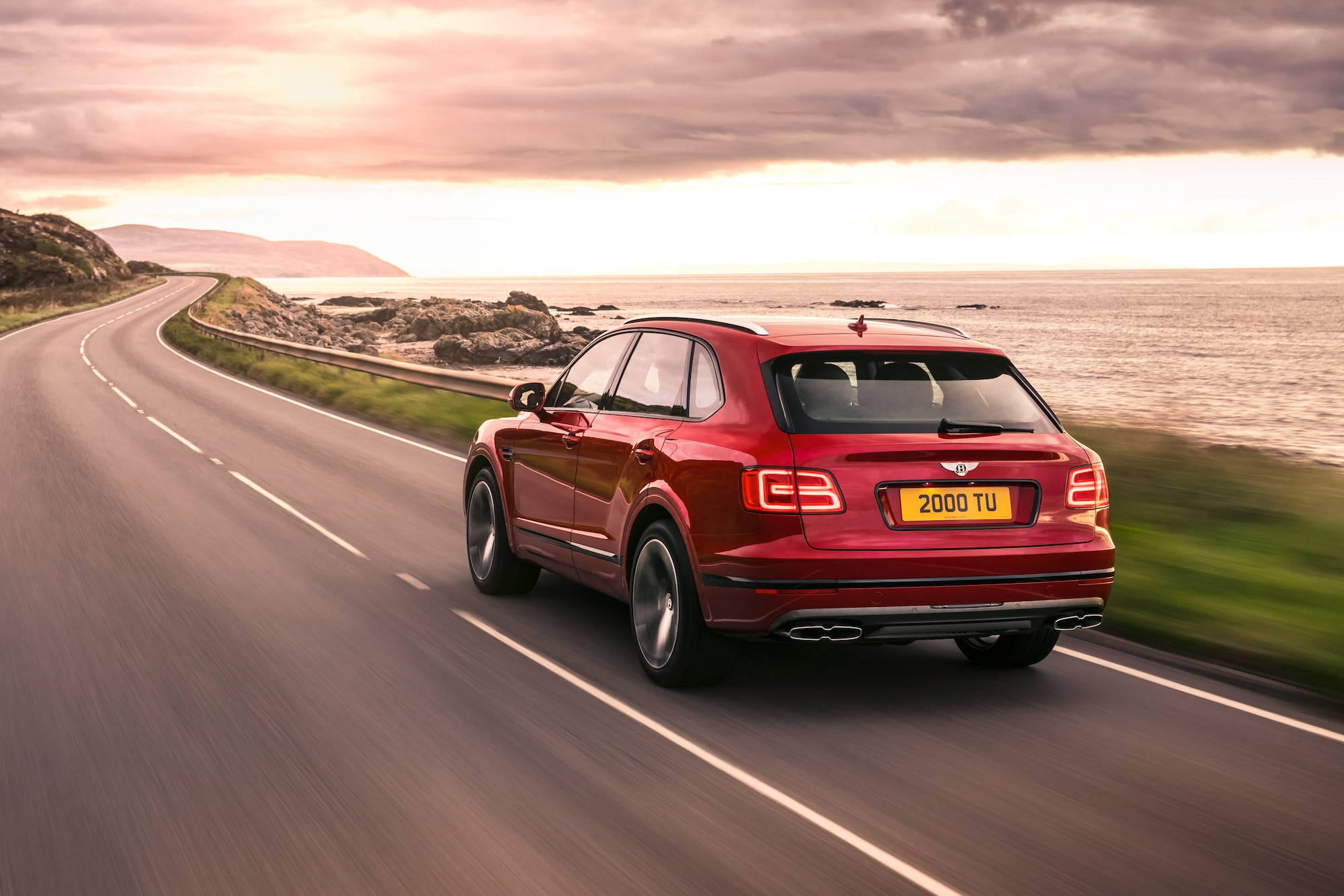 Zwischen Sport und Luxus: Bentley stellt brandneuen Bentayga V8 vor 2
