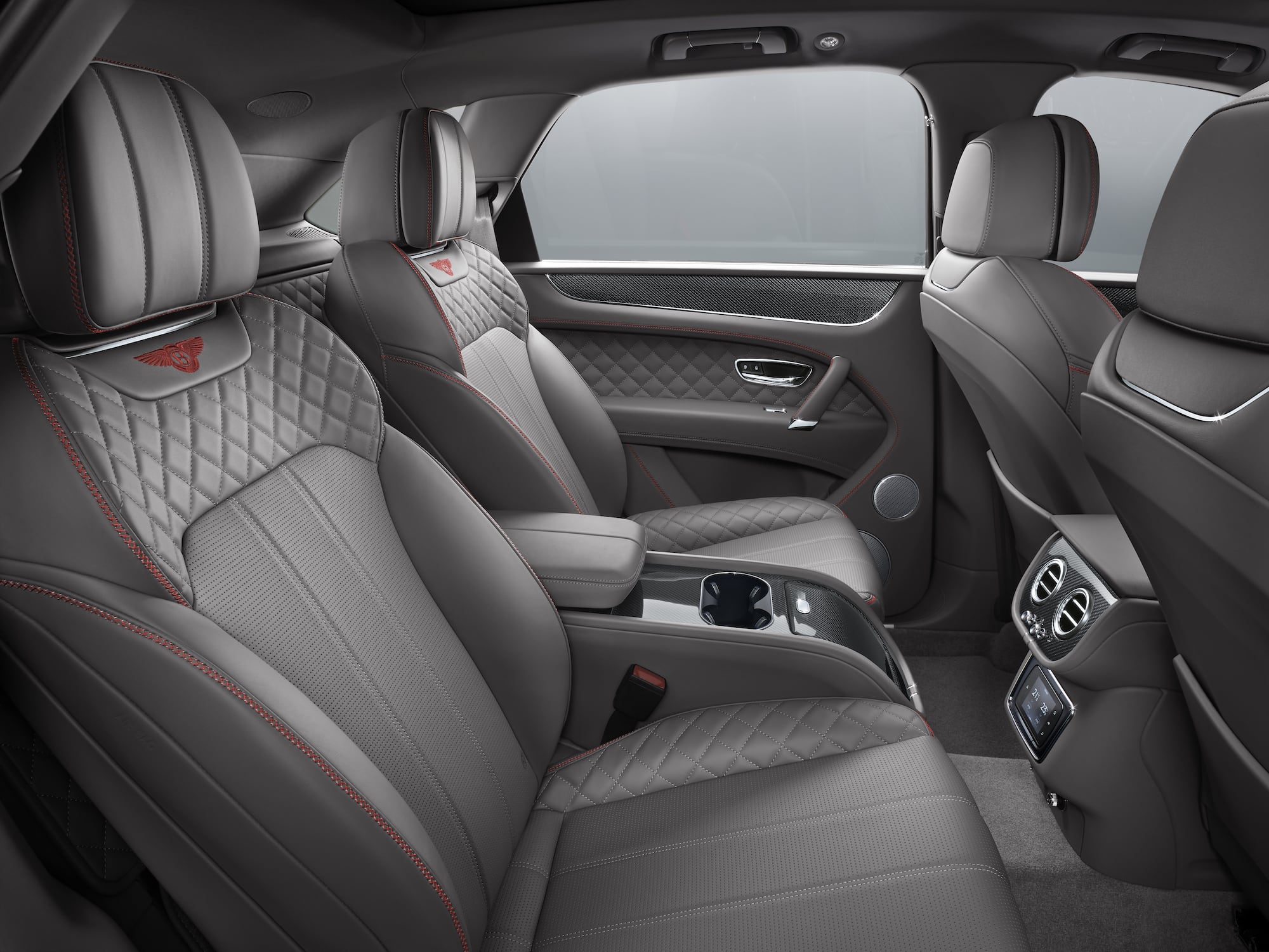 Zwischen Sport und Luxus: Bentley stellt brandneuen Bentayga V8 vor 8