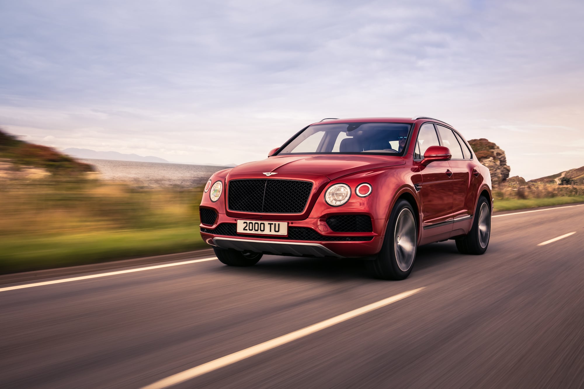 Zwischen Sport und Luxus: Bentley stellt brandneuen Bentayga V8 vor 1