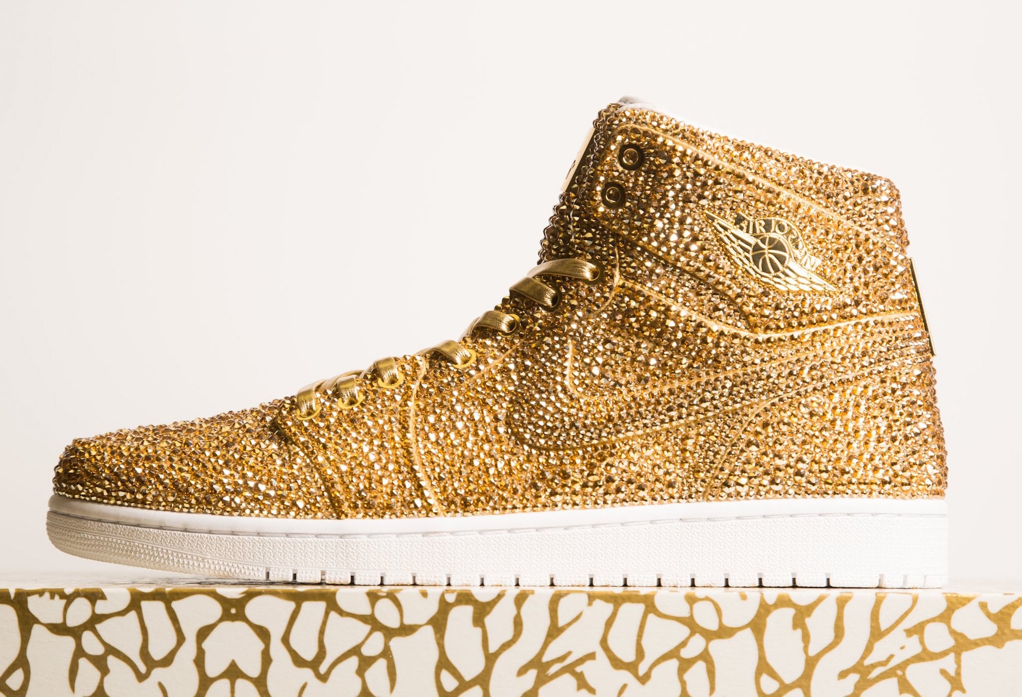 Daniel Jacob verziert Nike Air Jordans mit Swarovski Kristallen 3