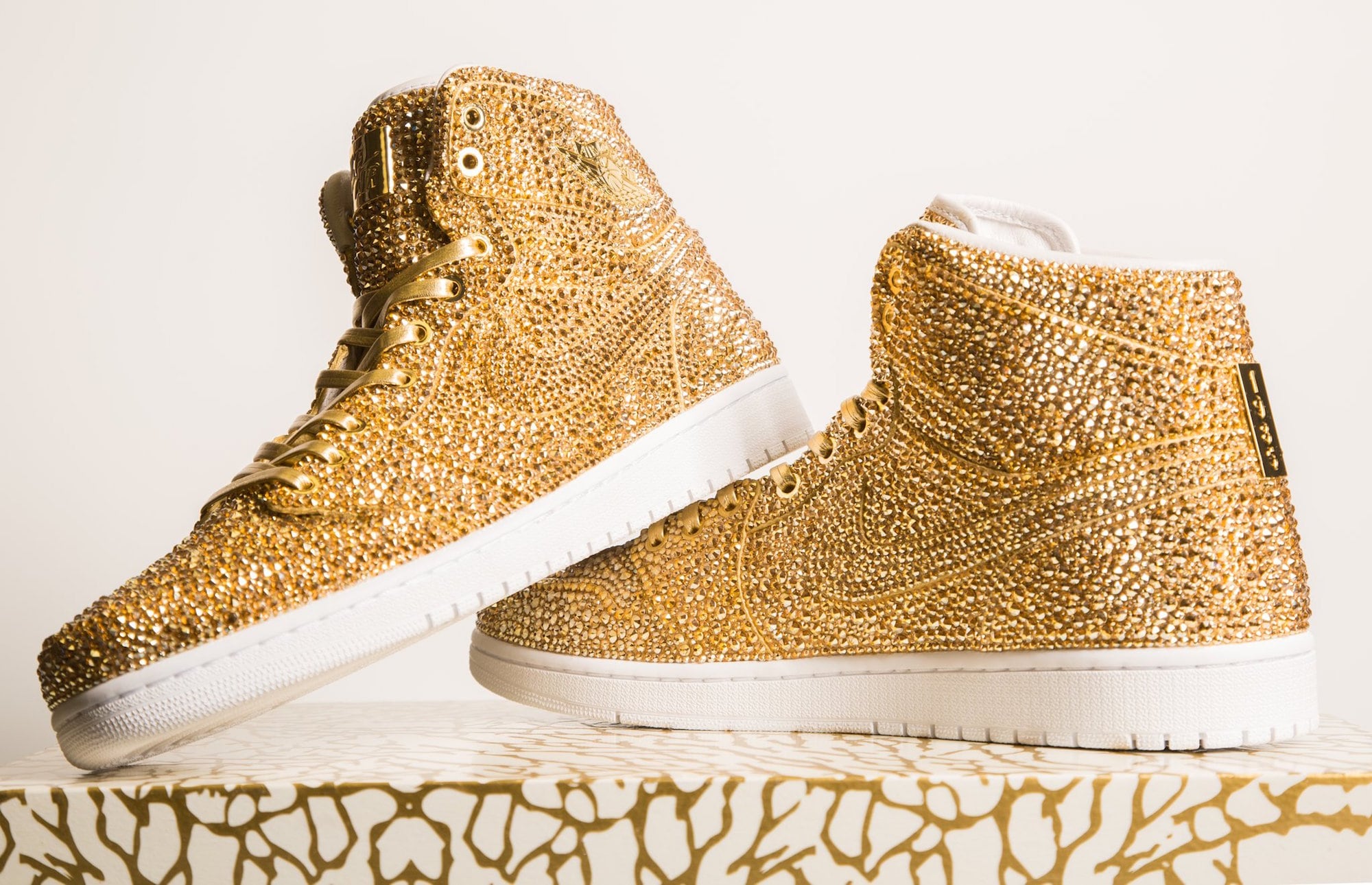 Daniel Jacob verziert Nike Air Jordans mit Swarovski Kristallen 1