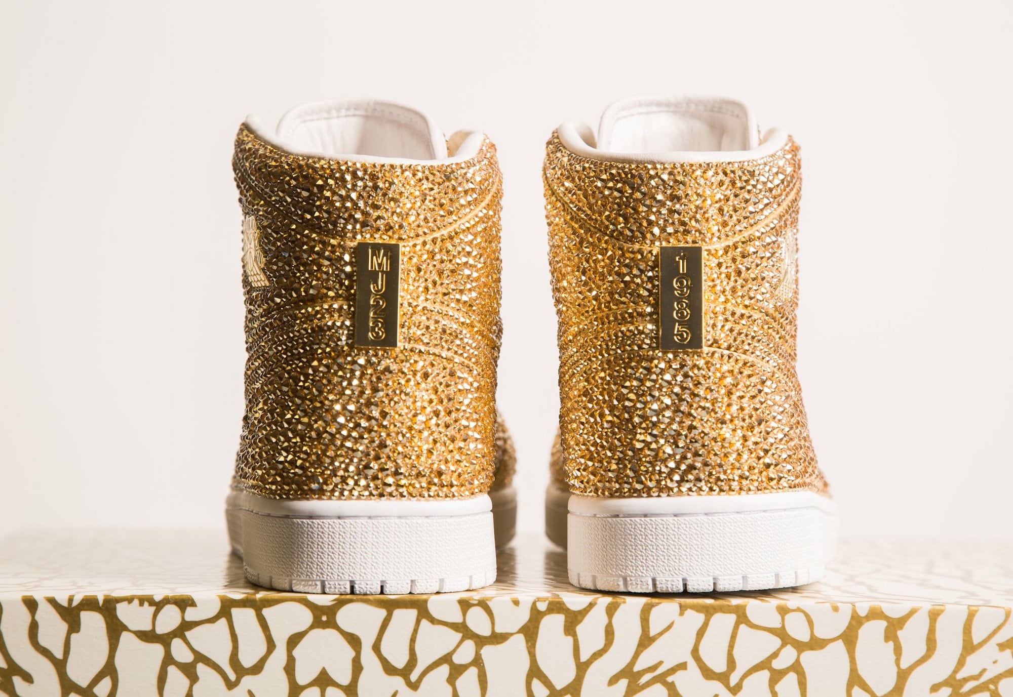Daniel Jacob verziert Nike Air Jordans mit Swarovski Kristallen 2