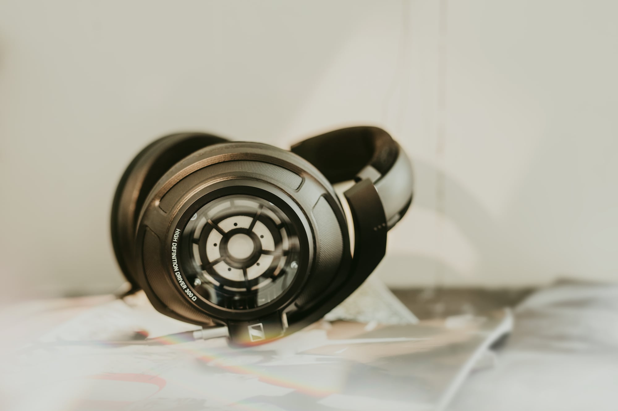 Sennheiser präsentiert neuen, geschlossenen Kopfhörer HD 820 mit Glasabdeckung 1