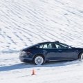 Härteprobe unter winterlichen Bedingungen: Die Tesla Winter Driving Experience