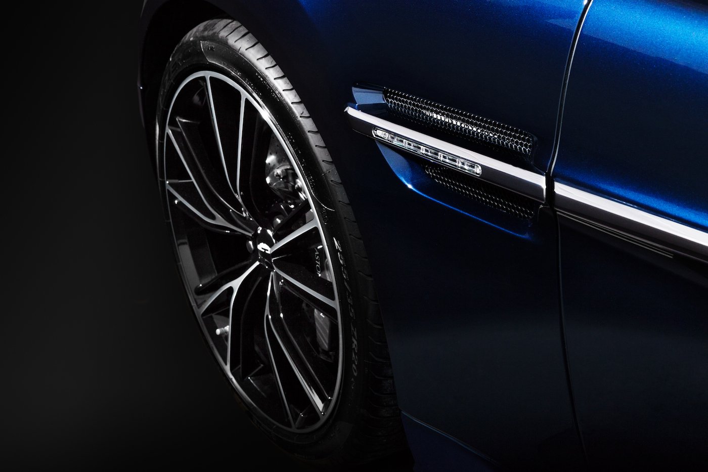 007: Daniel Craig’s Aston Martin Vanquish wird in New York versteigert 3