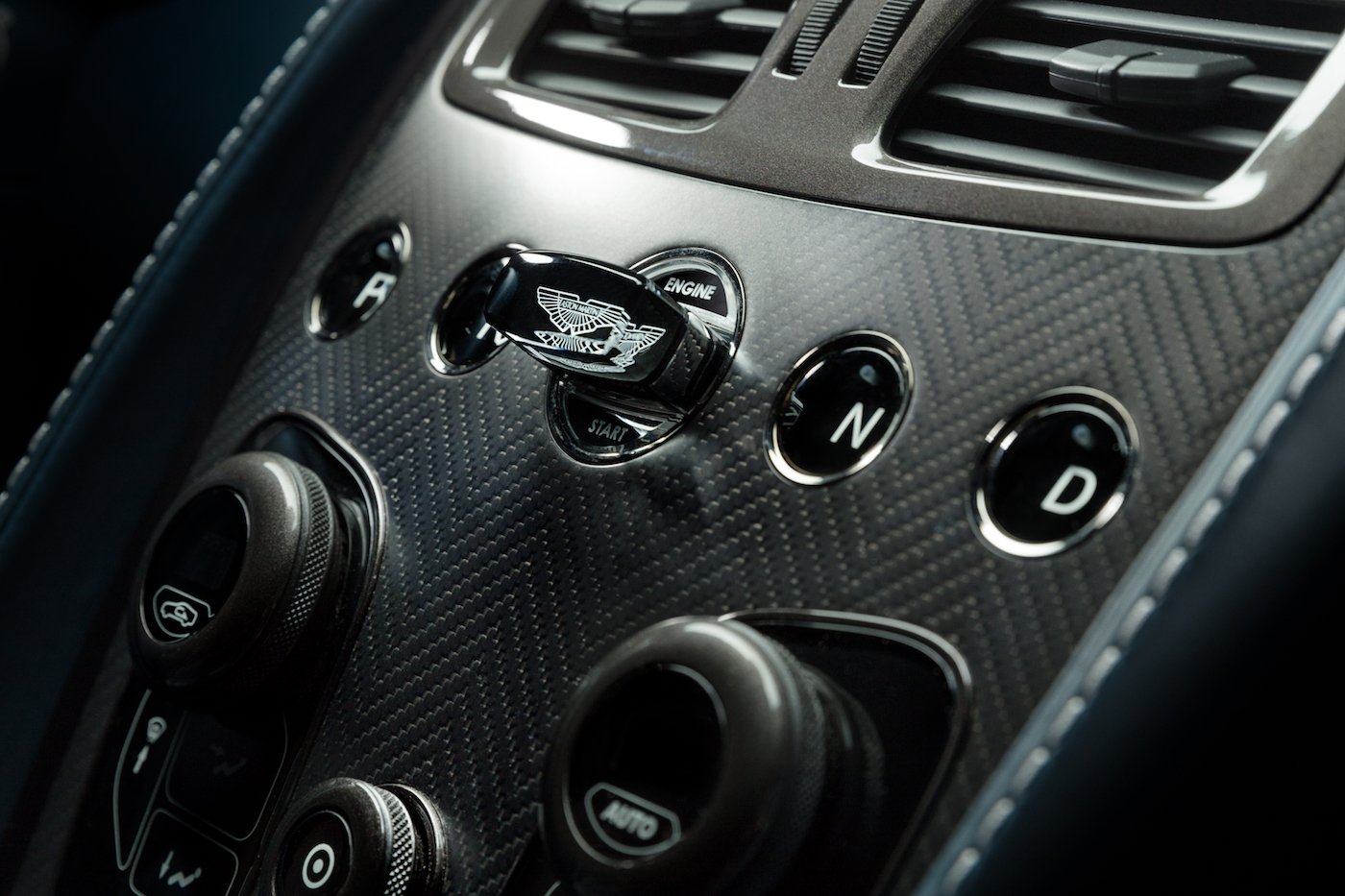 007: Daniel Craig’s Aston Martin Vanquish wird in New York versteigert 7