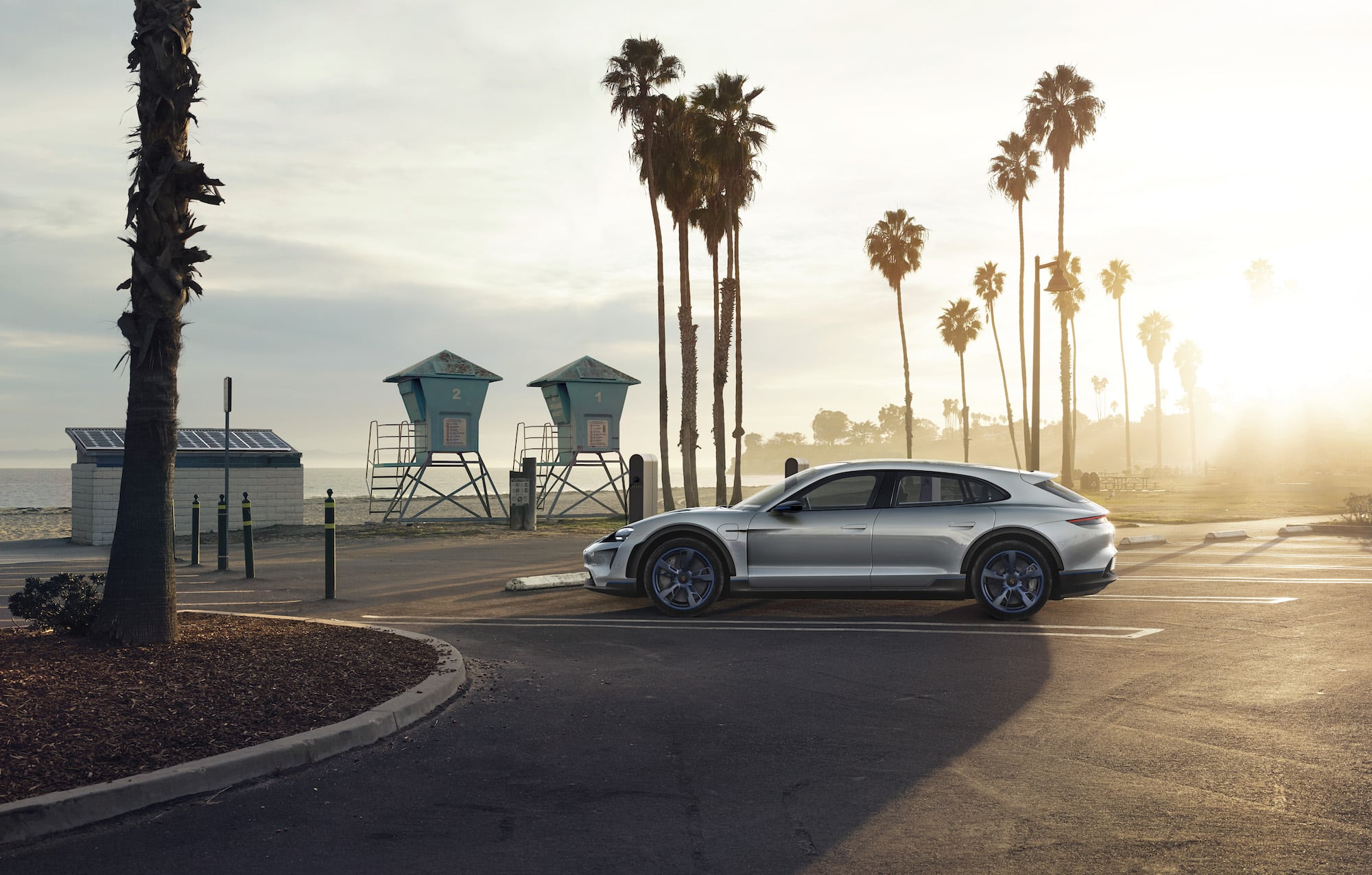Porsche Mission E Cross Turismo 01
