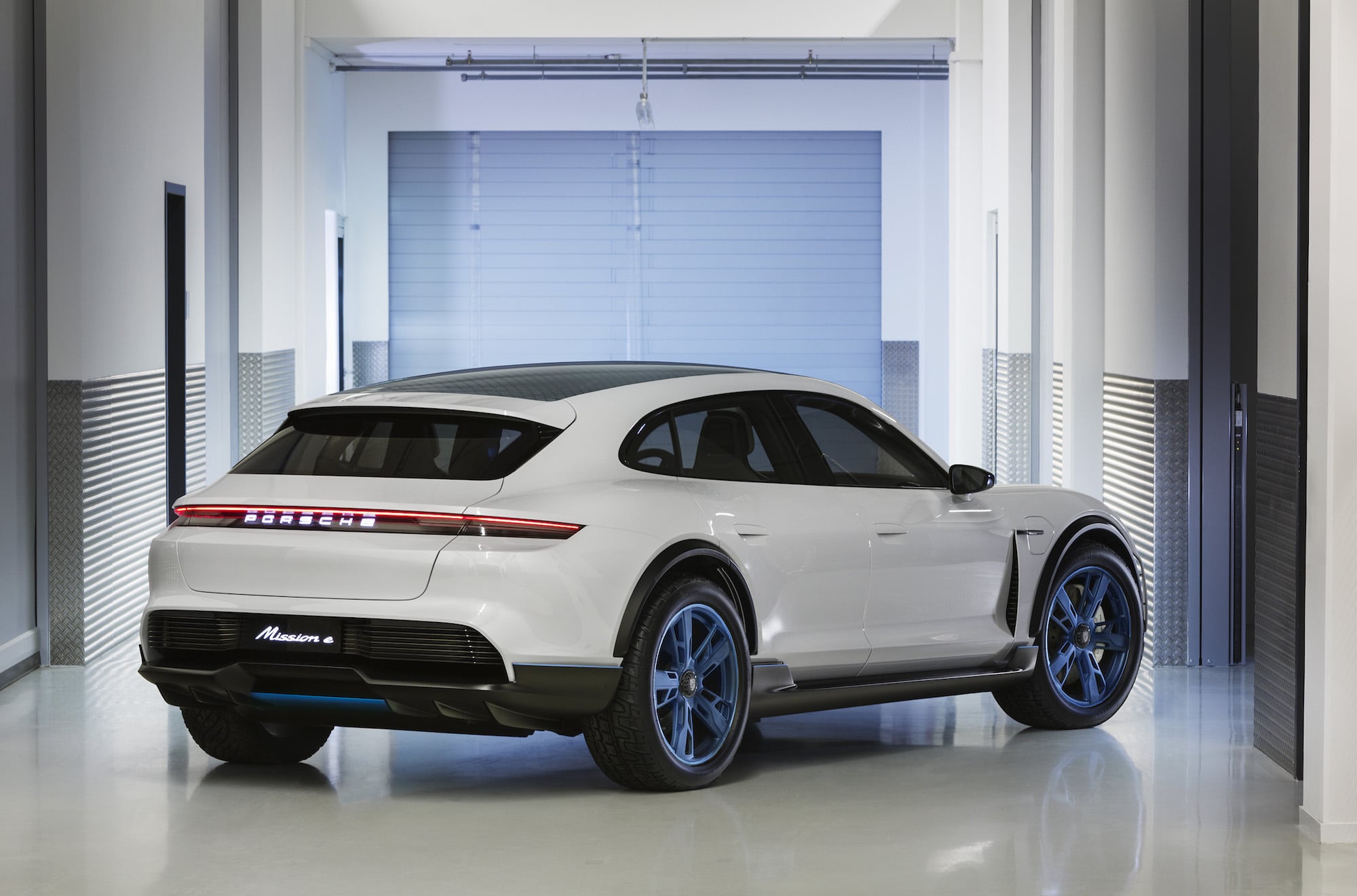 Porsche Mission E Cross Turismo 07