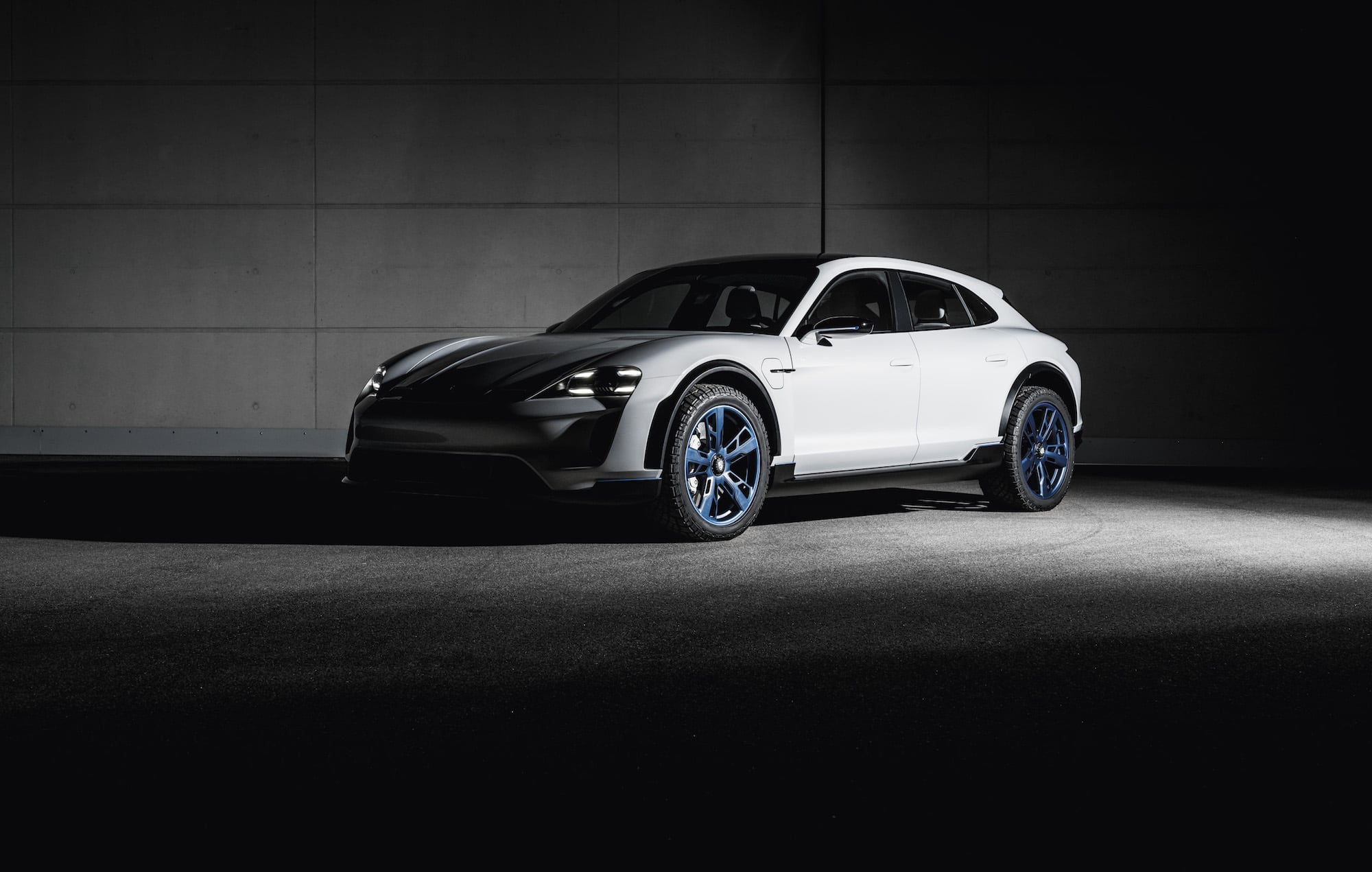 Porsche Mission E Cross Turismo featured
