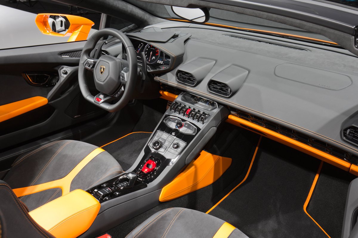 London In The Lamborghini Huracán Spyder 8