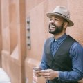 Mit diesen 6 Tricks wirkst Du sofort sympathisch