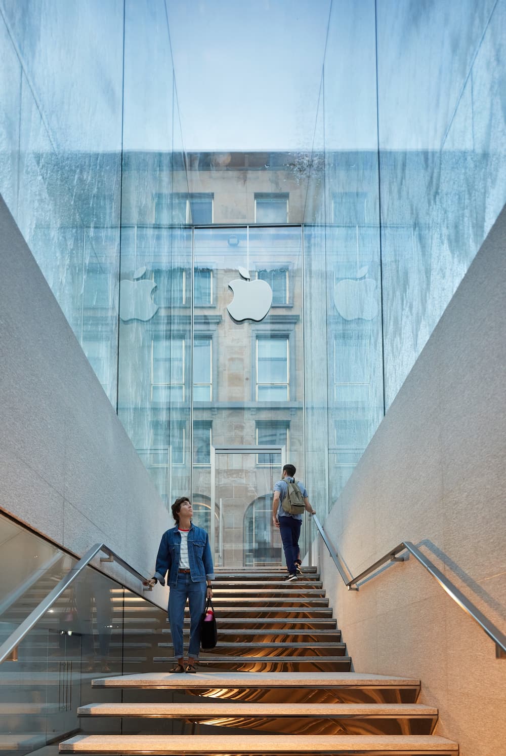 New Apple Store "Piazza Liberty" opened in Milan 01