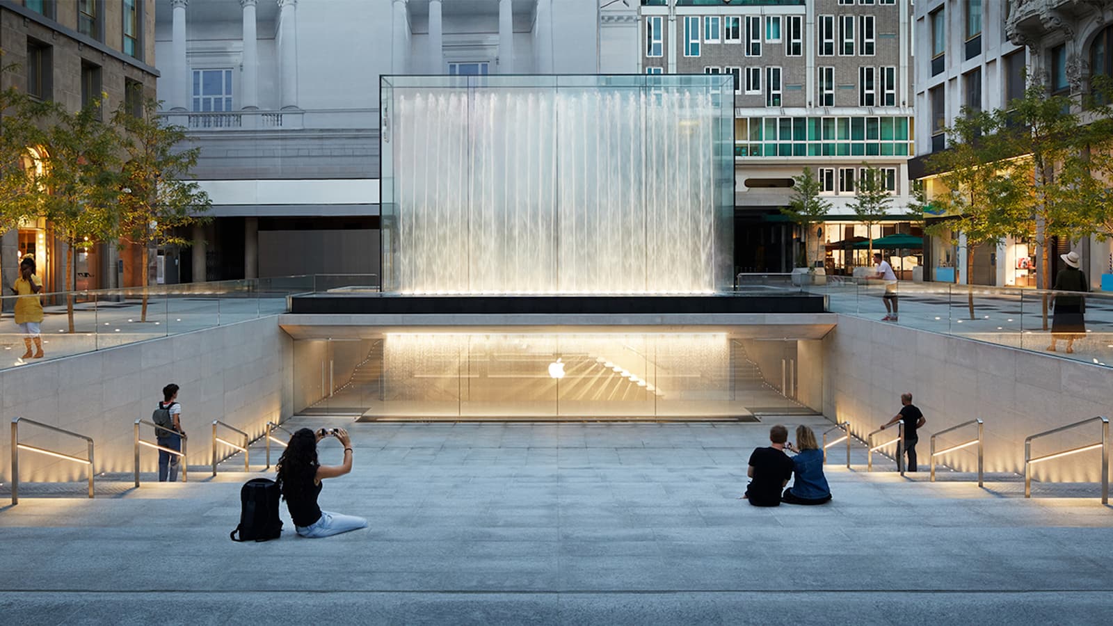 New Apple Store "Piazza Liberty" opened in Milan featured