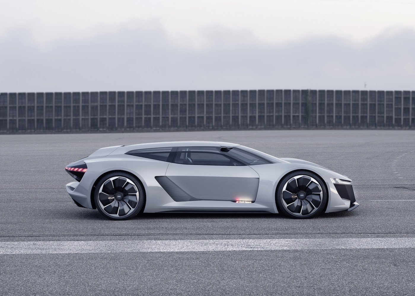 Ein Supersportwagen unter Starkstrom: Die Studie Audi PB18 e-tron 3