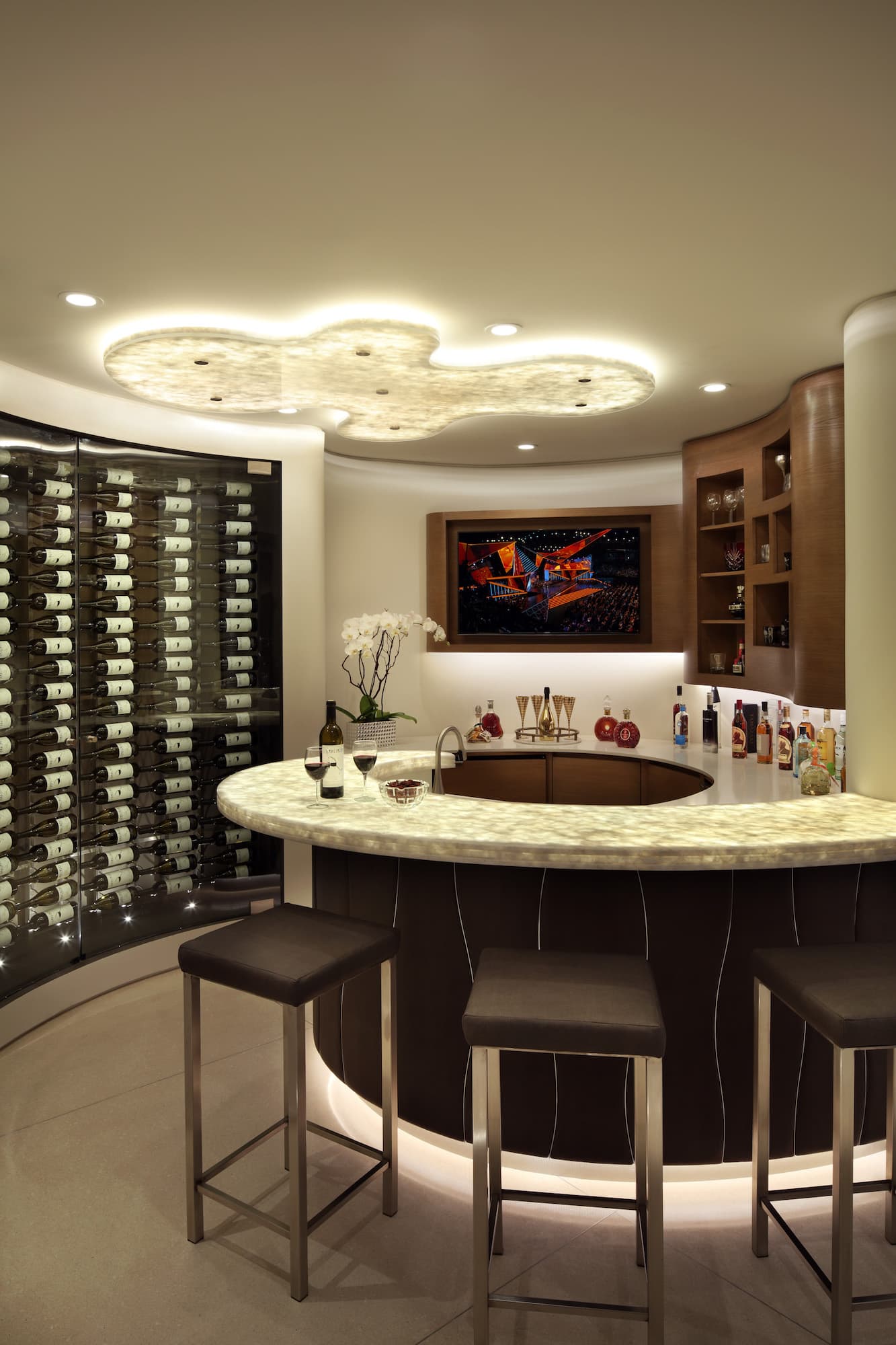 Collingwood Residence by Landry Design Group Bar
