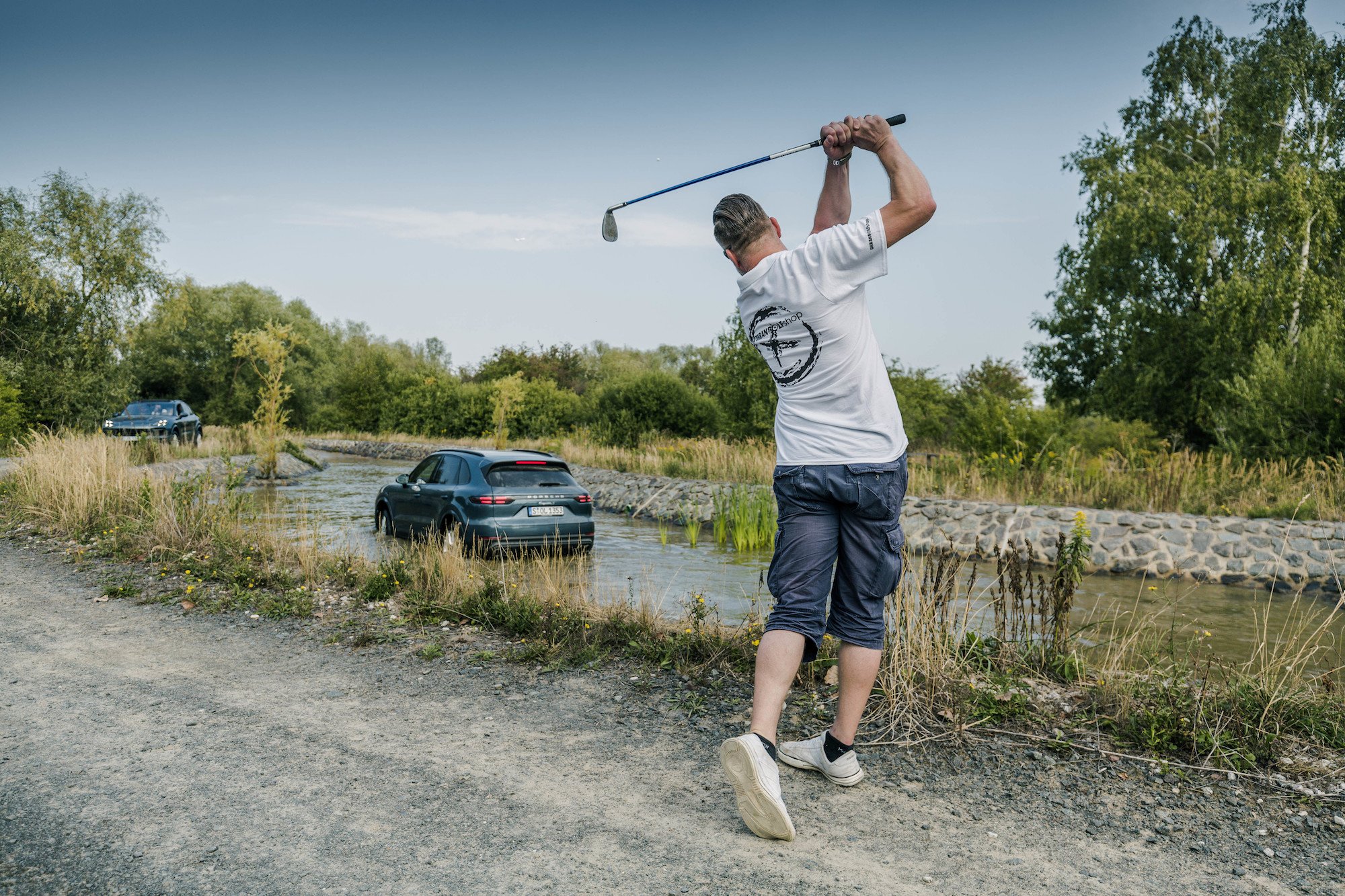 Ein Ball, ein Schläger und wildes Gelände: Crossgolfen mit dem Porsche Cayenne 10