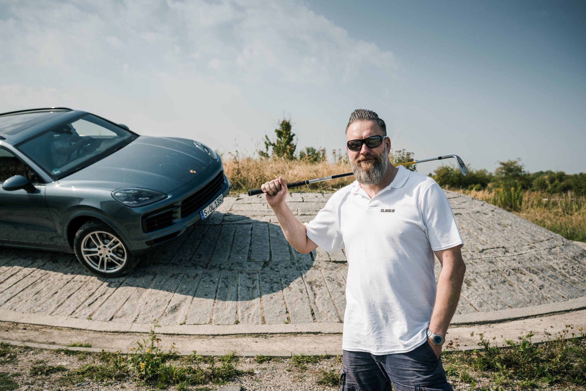 Ein Ball, ein Schläger und wildes Gelände: Crossgolfen mit dem Porsche Cayenne 8