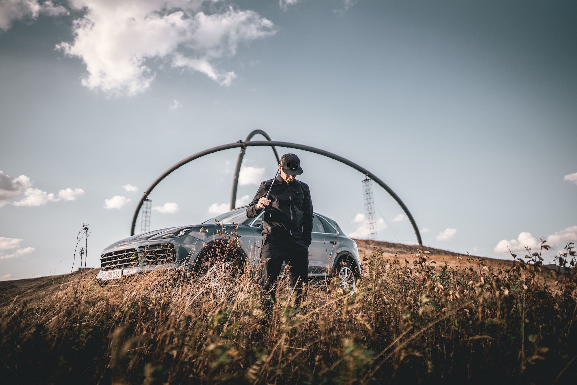 Ein Ball, ein Schläger und wildes Gelände: Crossgolfen mit dem Porsche Cayenne 1