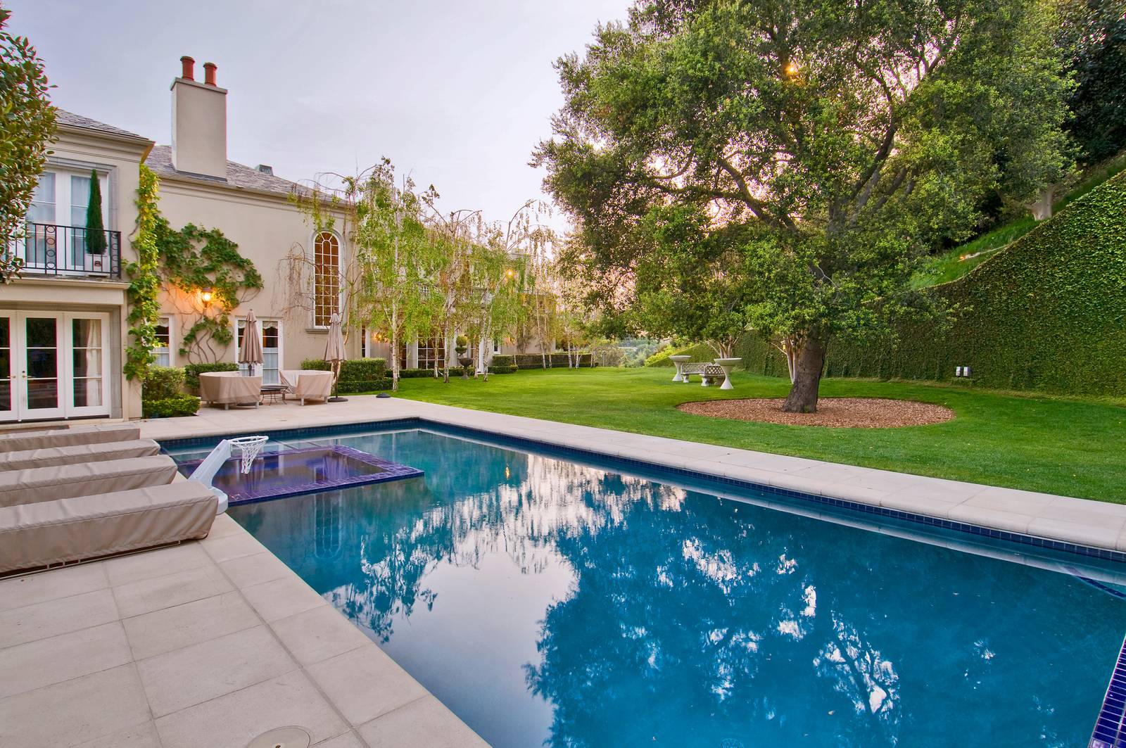 Das sind Elon Musk’s $72 Millionen Dollar Anwesen in Bel Air 3