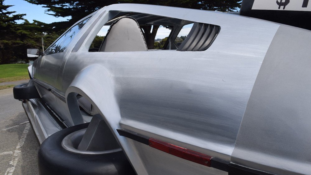 Zurück in die Zukunft: Dieser selbstgebaute DeLorean schwebt über Wasser 4