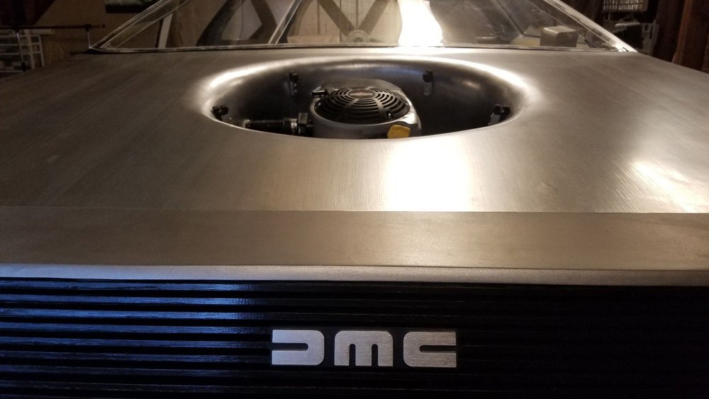 Zurück in die Zukunft: Dieser selbstgebaute DeLorean schwebt über Wasser 2