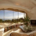 Dieser Moderator baute sich ein „Fred Feuerstein – Haus“ in Malibu