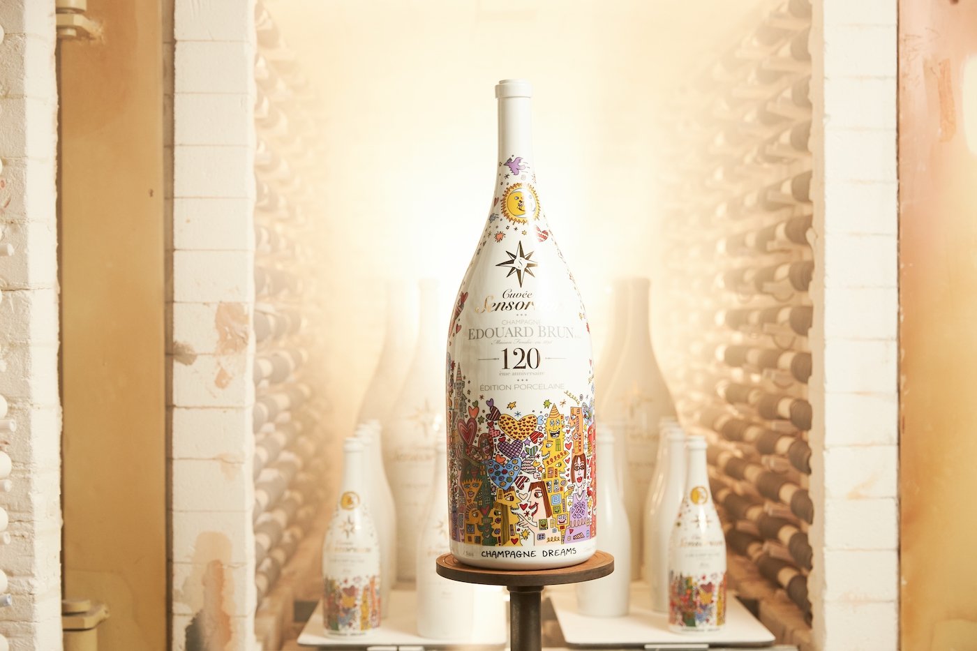 Cuvèe Sensorium stellt ersten Champagner in Porzellanflasche vor 1