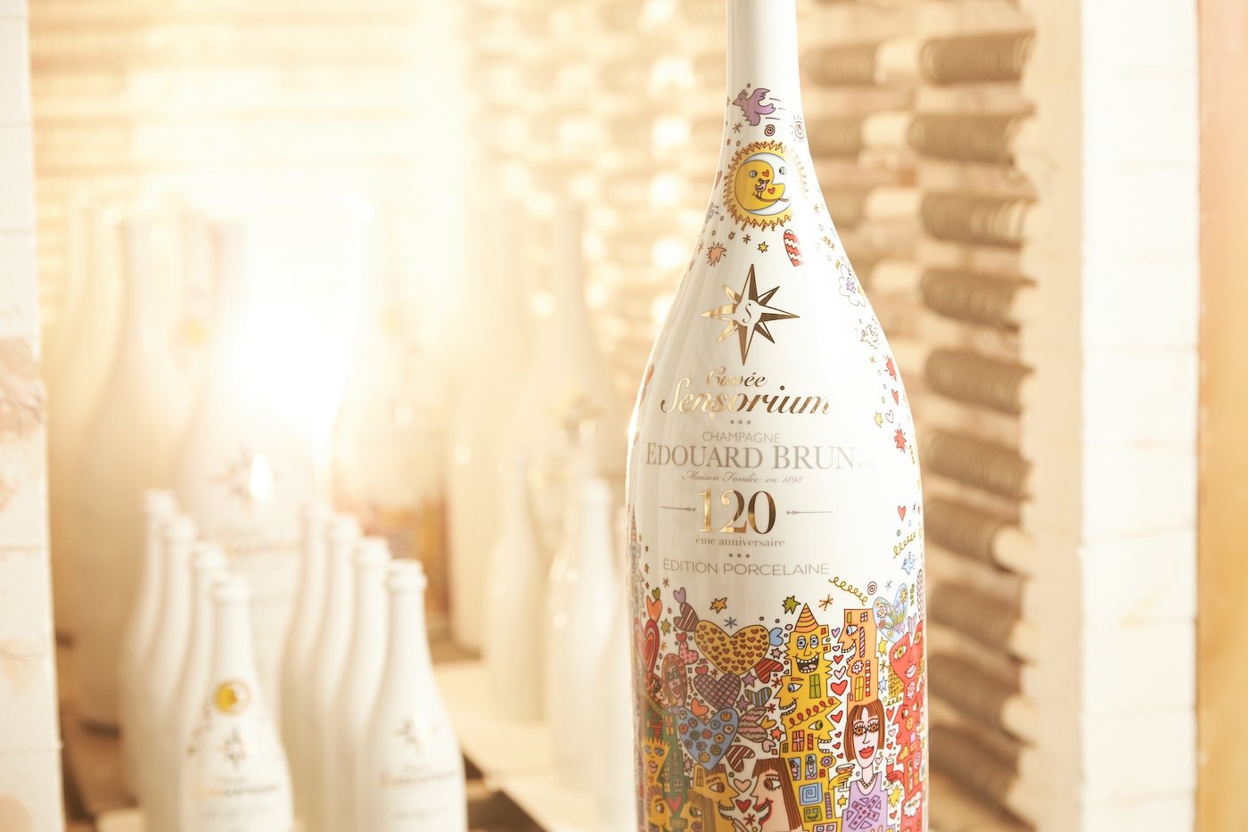 Cuvèe Sensorium stellt ersten Champagner in Porzellanflasche vor 5