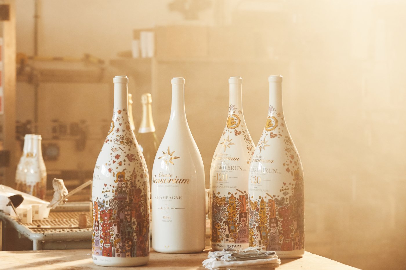 Cuvèe Sensorium stellt ersten Champagner in Porzellanflasche vor 7