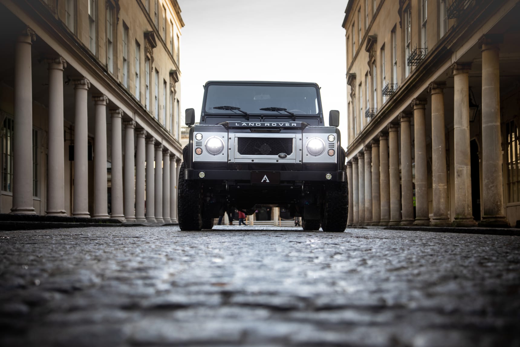 Der umgebaute 1989 Land Rover Defender NEO von Arkonik 6