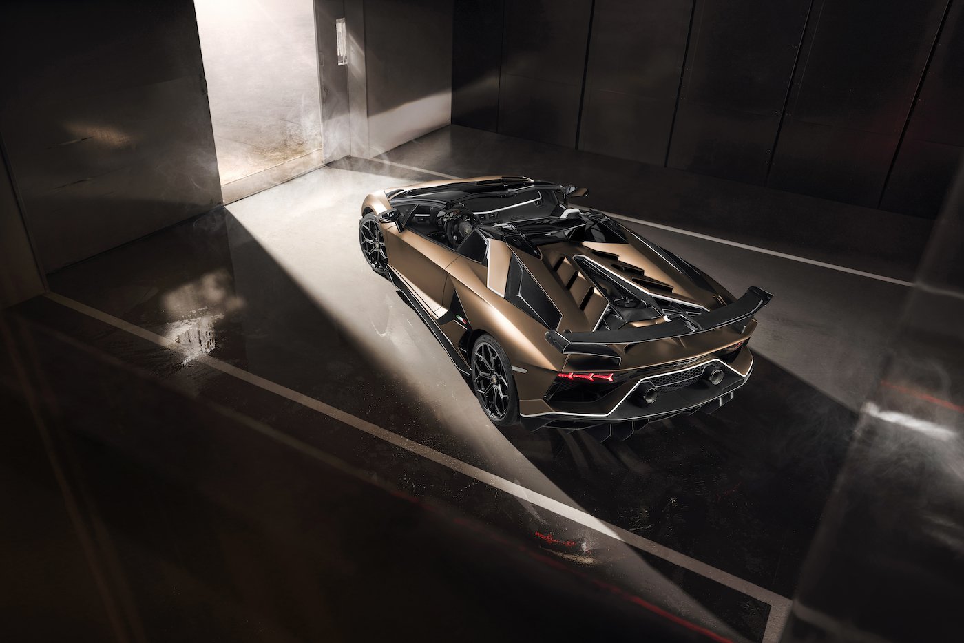 Oben ohne mit 350 km/h: Lamborghini präsentiert den Aventador SVJ Roadster in Genf 17