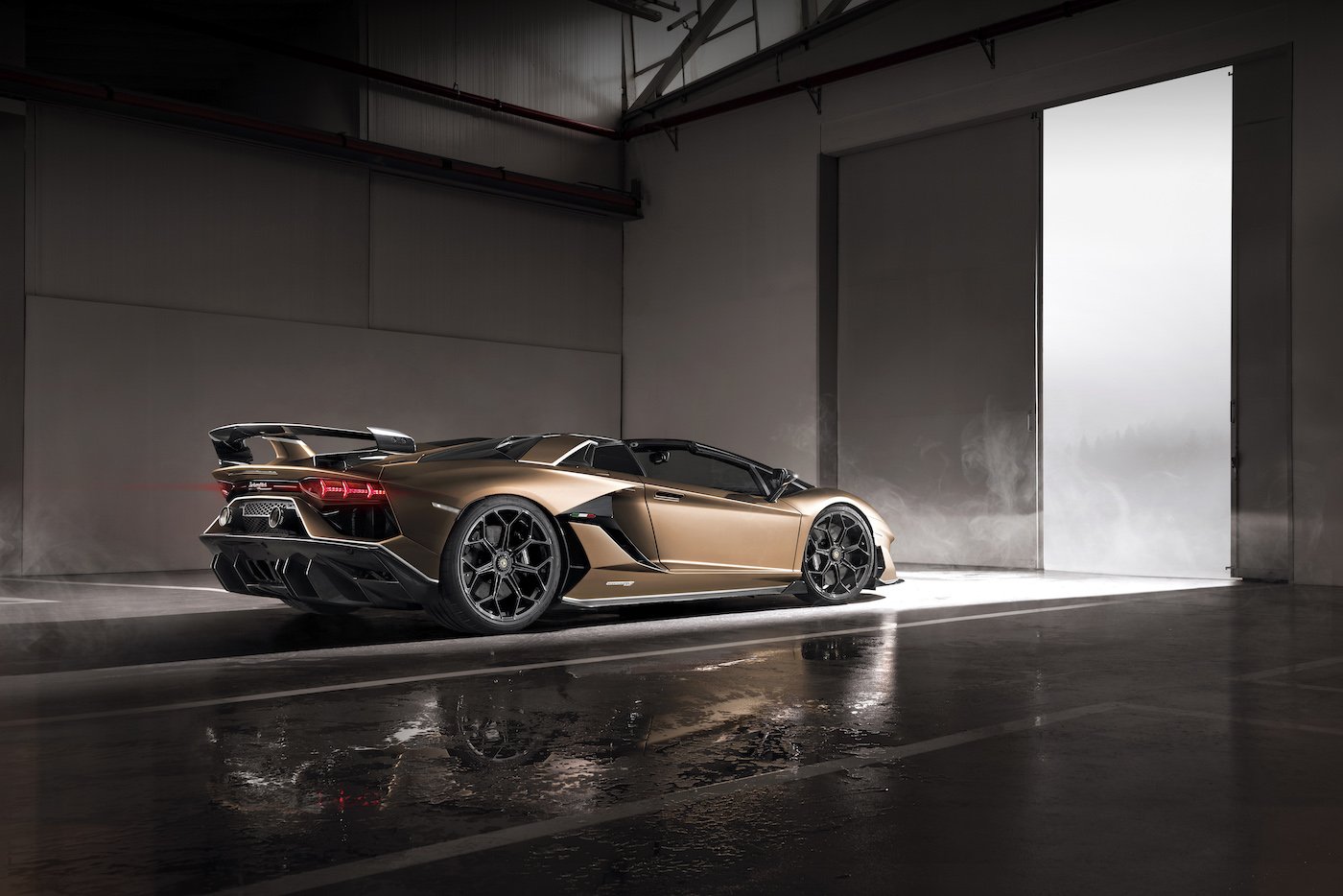 Oben ohne mit 350 km/h: Lamborghini präsentiert den Aventador SVJ Roadster in Genf 16