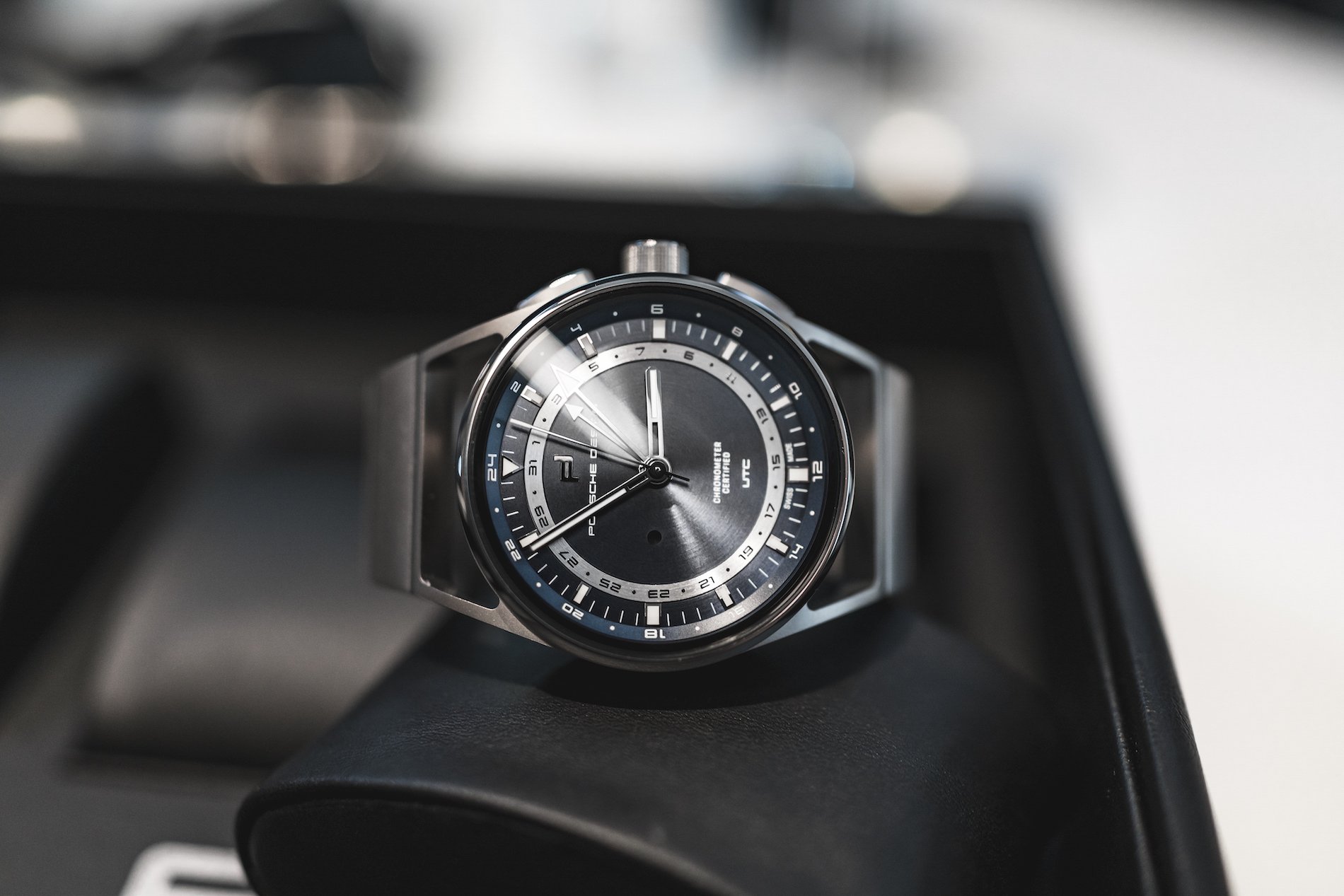 Die Porsche Design 1919 Globetimer UTC: Wertigkeit, Eleganz und Präzision weltweit 2
