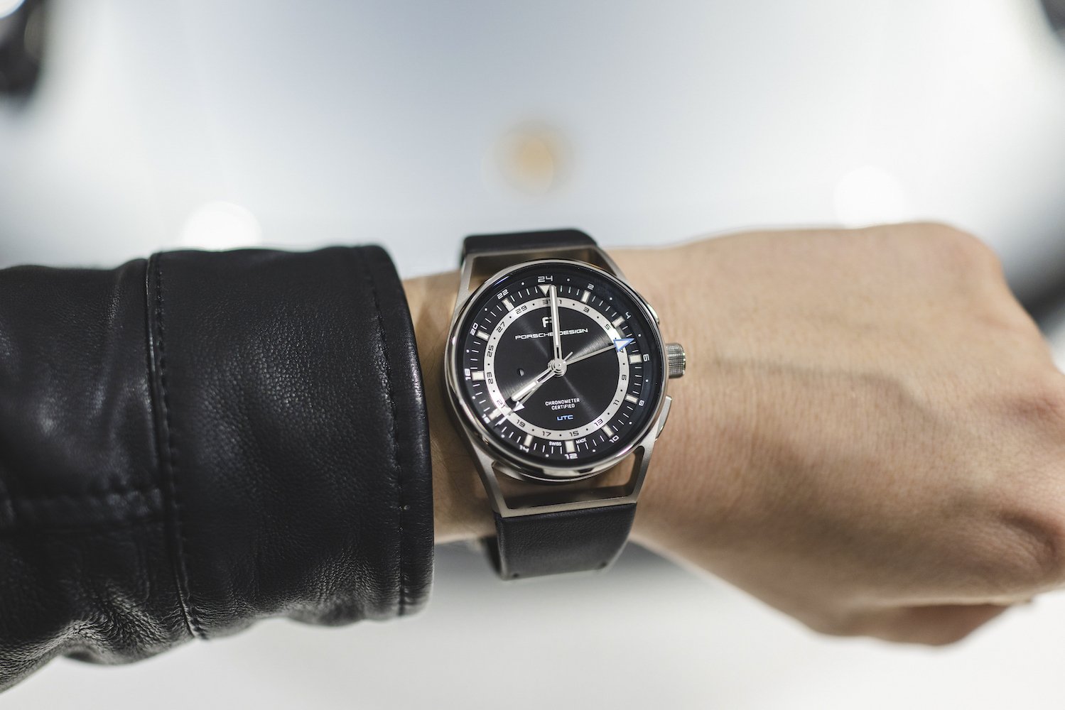 Die Porsche Design 1919 Globetimer UTC: Wertigkeit, Eleganz und Präzision weltweit 1