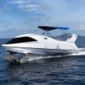 Dieses Speedboot von Paritetboat verfügt über einen Boden aus Glas