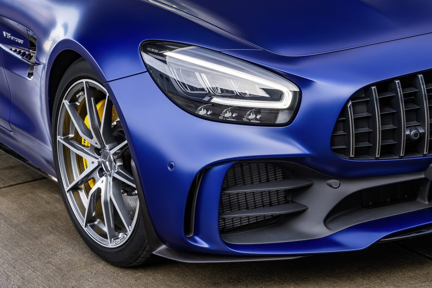 Schöner geht es nicht: Mercedes-Benz präsentiert den AMG GT R Roadster 4