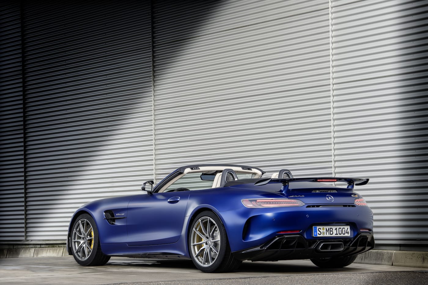 Schöner geht es nicht: Mercedes-Benz präsentiert den AMG GT R Roadster 5