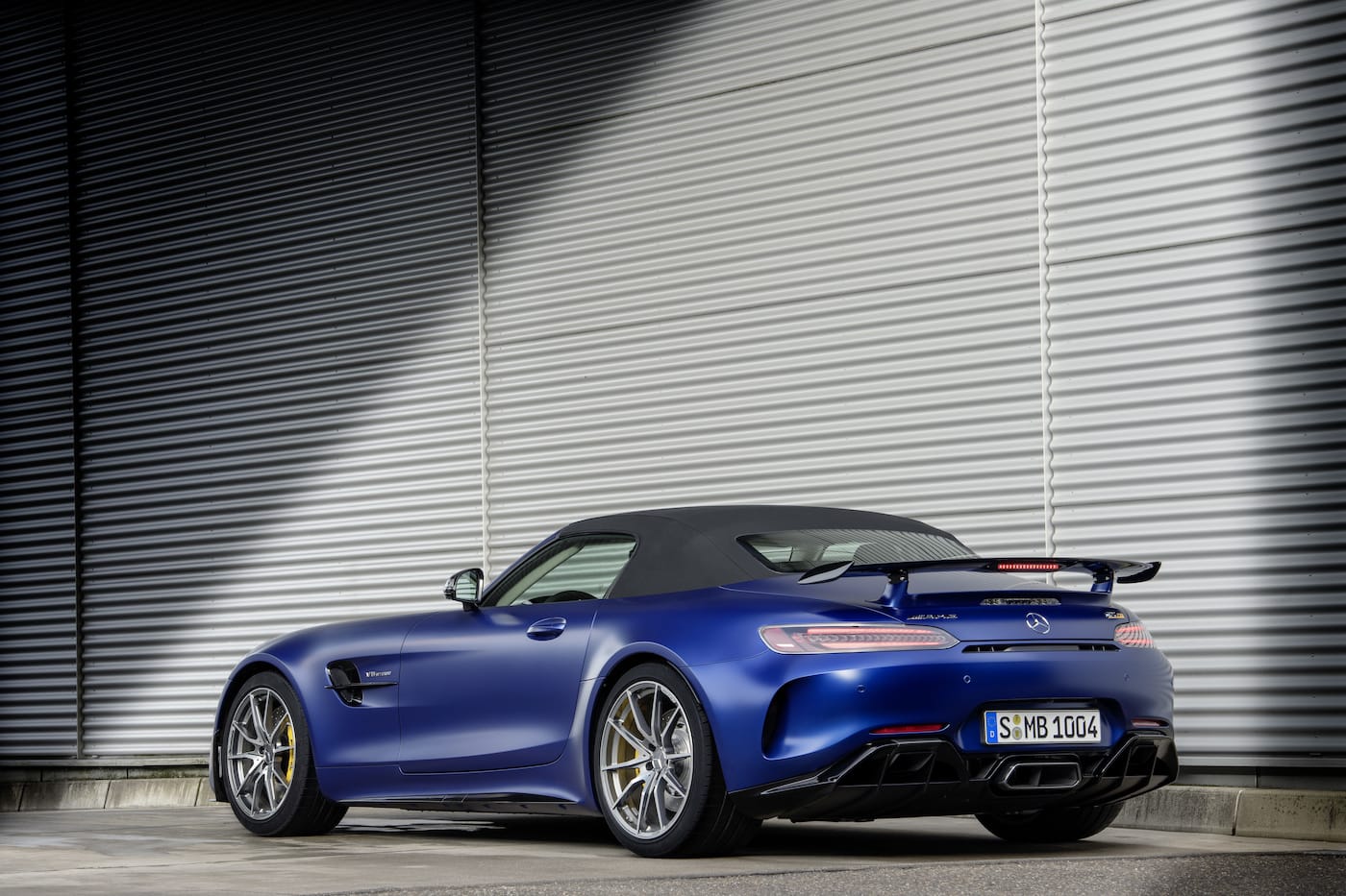 Schöner geht es nicht: Mercedes-Benz präsentiert den AMG GT R Roadster 6