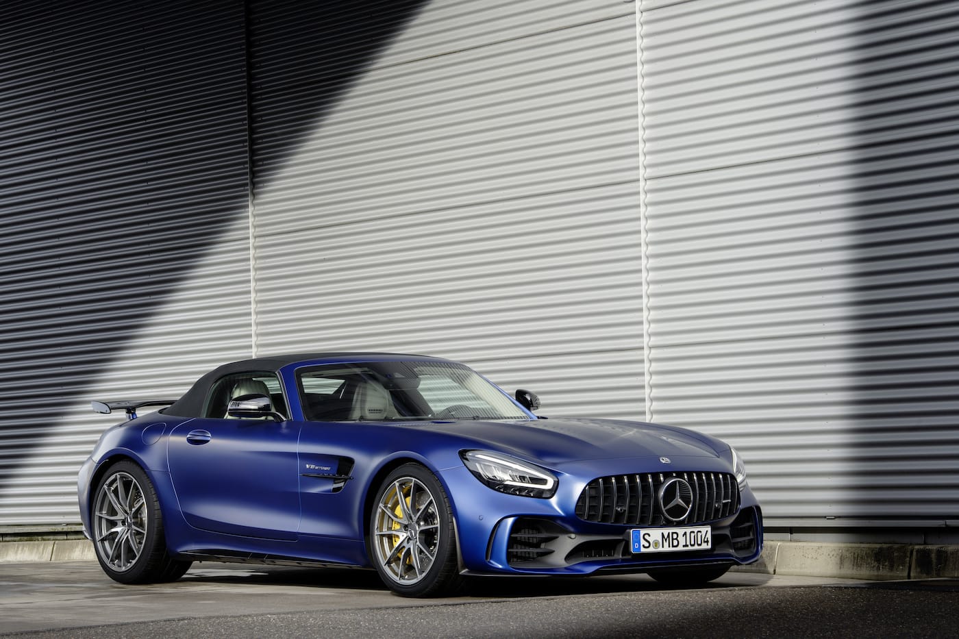 Schöner geht es nicht: Mercedes-Benz präsentiert den AMG GT R Roadster 3