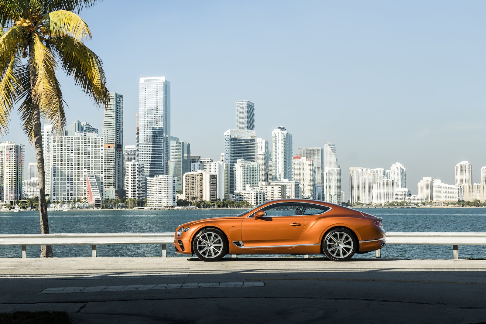 Elegant und handgefertigt: Der neue Bentley GT V8 Convertible und Continental GT V8 10