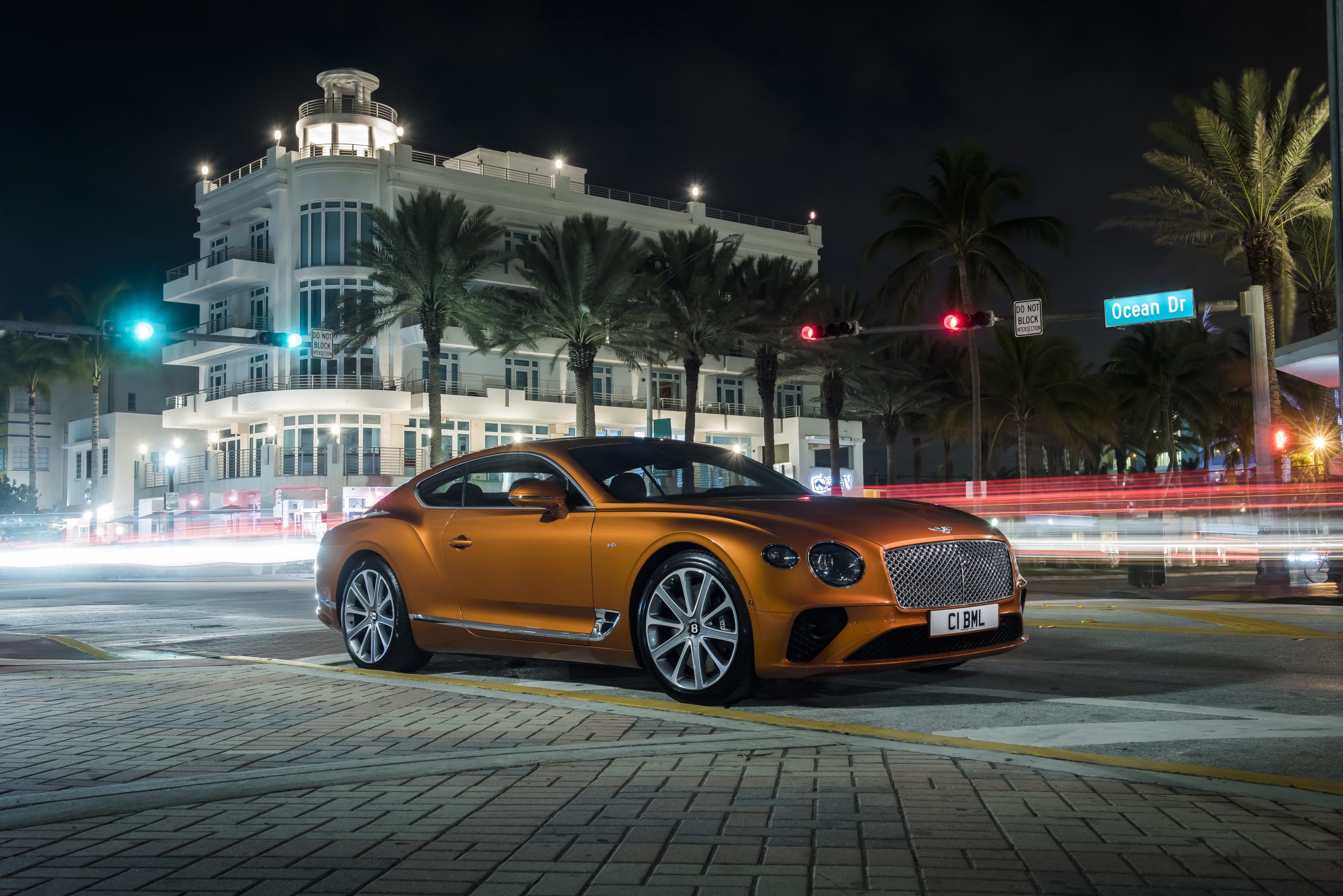 Elegant und handgefertigt: Der neue Bentley GT V8 Convertible und Continental GT V8 2
