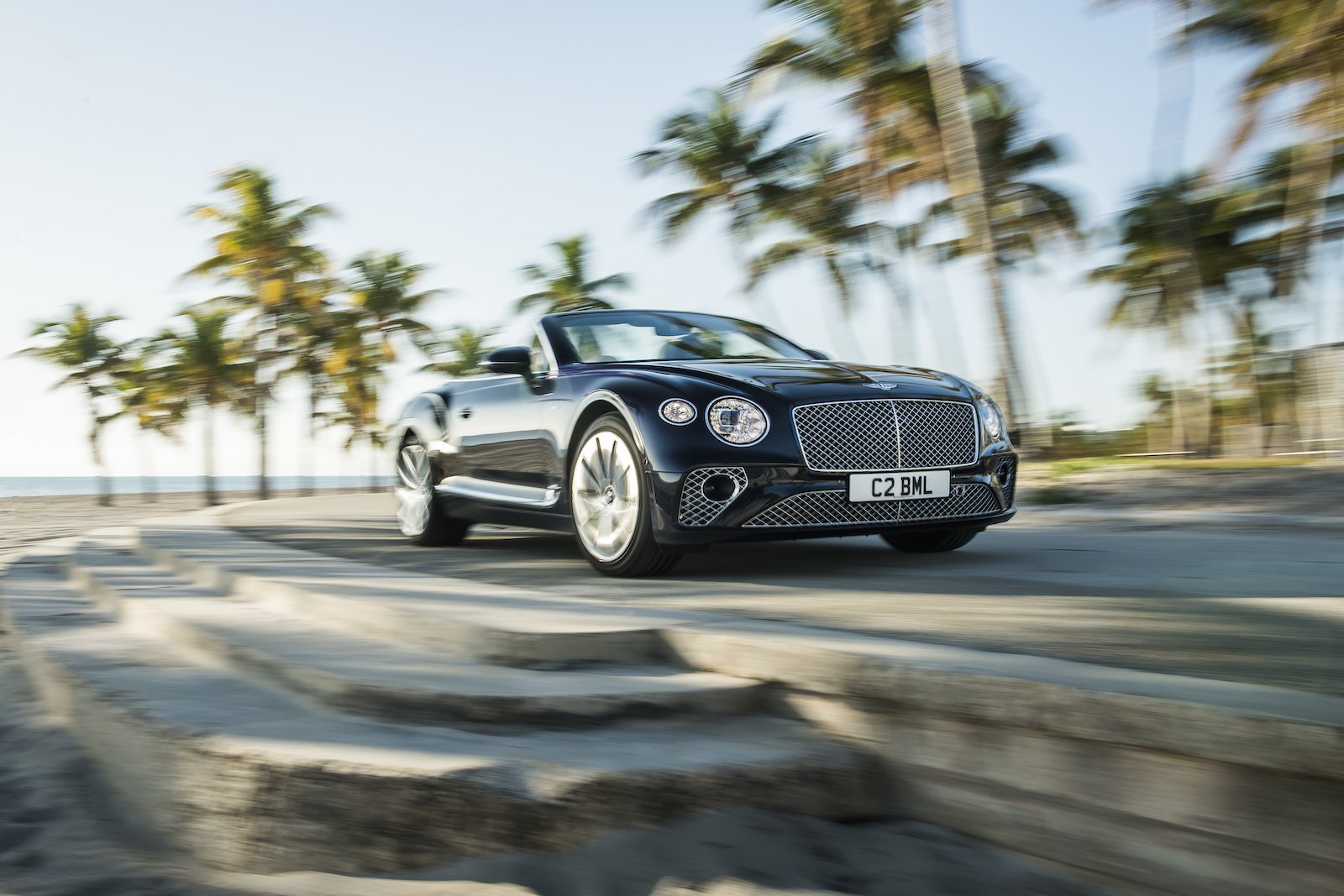 Elegant und handgefertigt: Der neue Bentley GT V8 Convertible und Continental GT V8 17