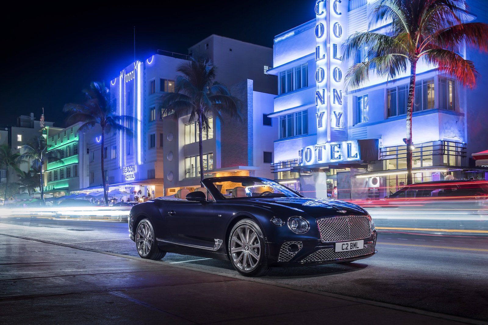 Elegant und handgefertigt: Der neue Bentley GT V8 Convertible und Continental GT V8 9