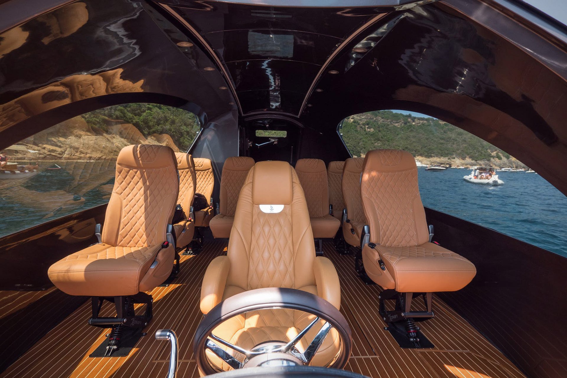 Ein perfektes Spielzeug für den Sommer: Das Jet Capsule Royal Version 011 Motorboot 2