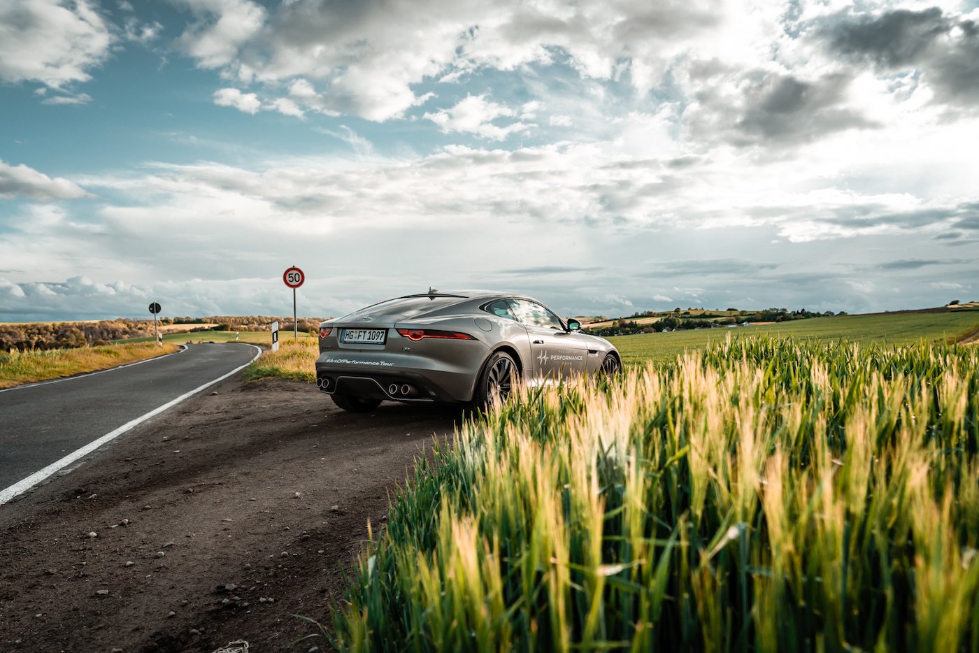 Die Jaguar Art of Performance Tour: Ein einzigartiges Fahrerlebnis auf einem Flugplatz 7