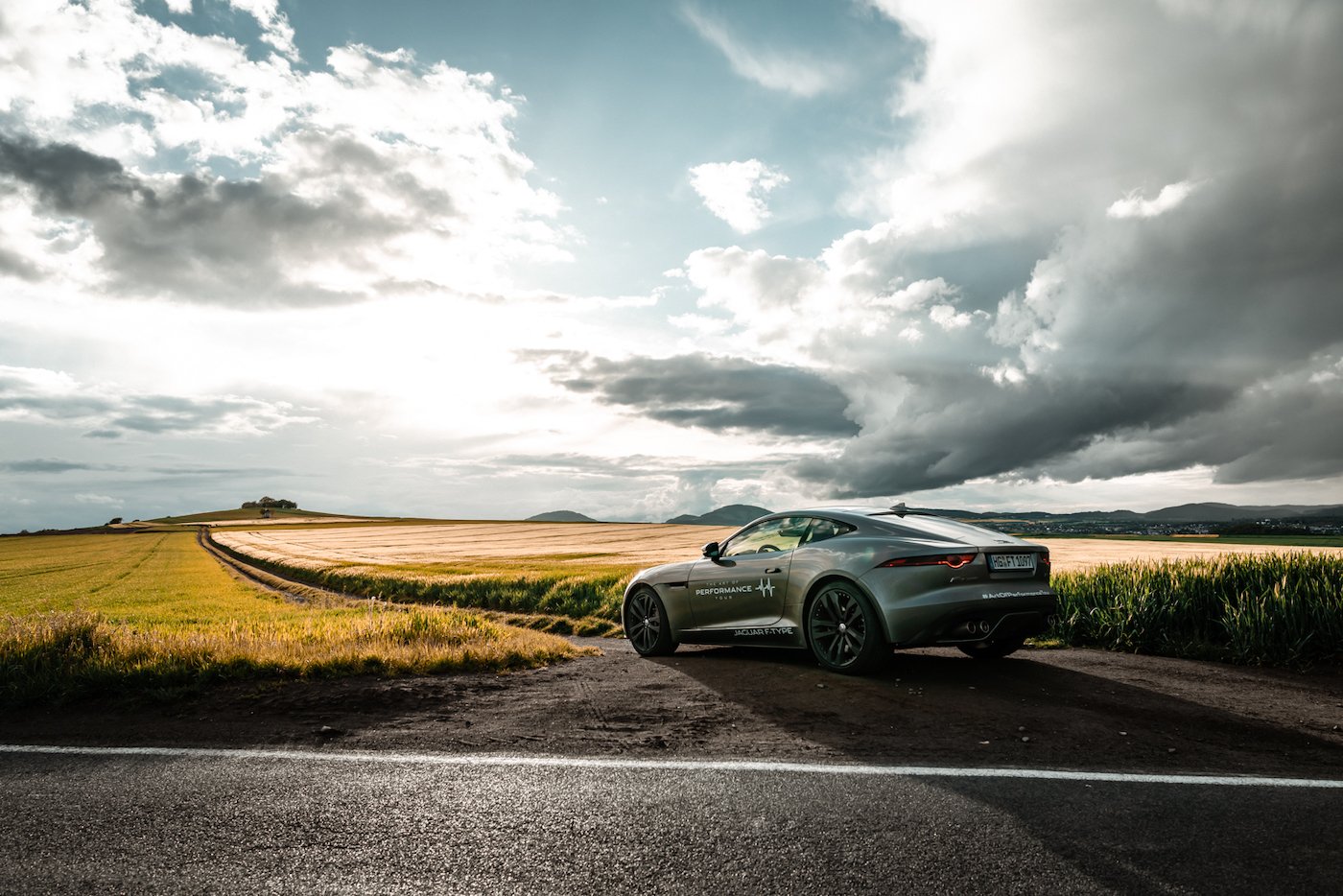 Die Jaguar Art of Performance Tour: Ein einzigartiges Fahrerlebnis auf einem Flugplatz 9