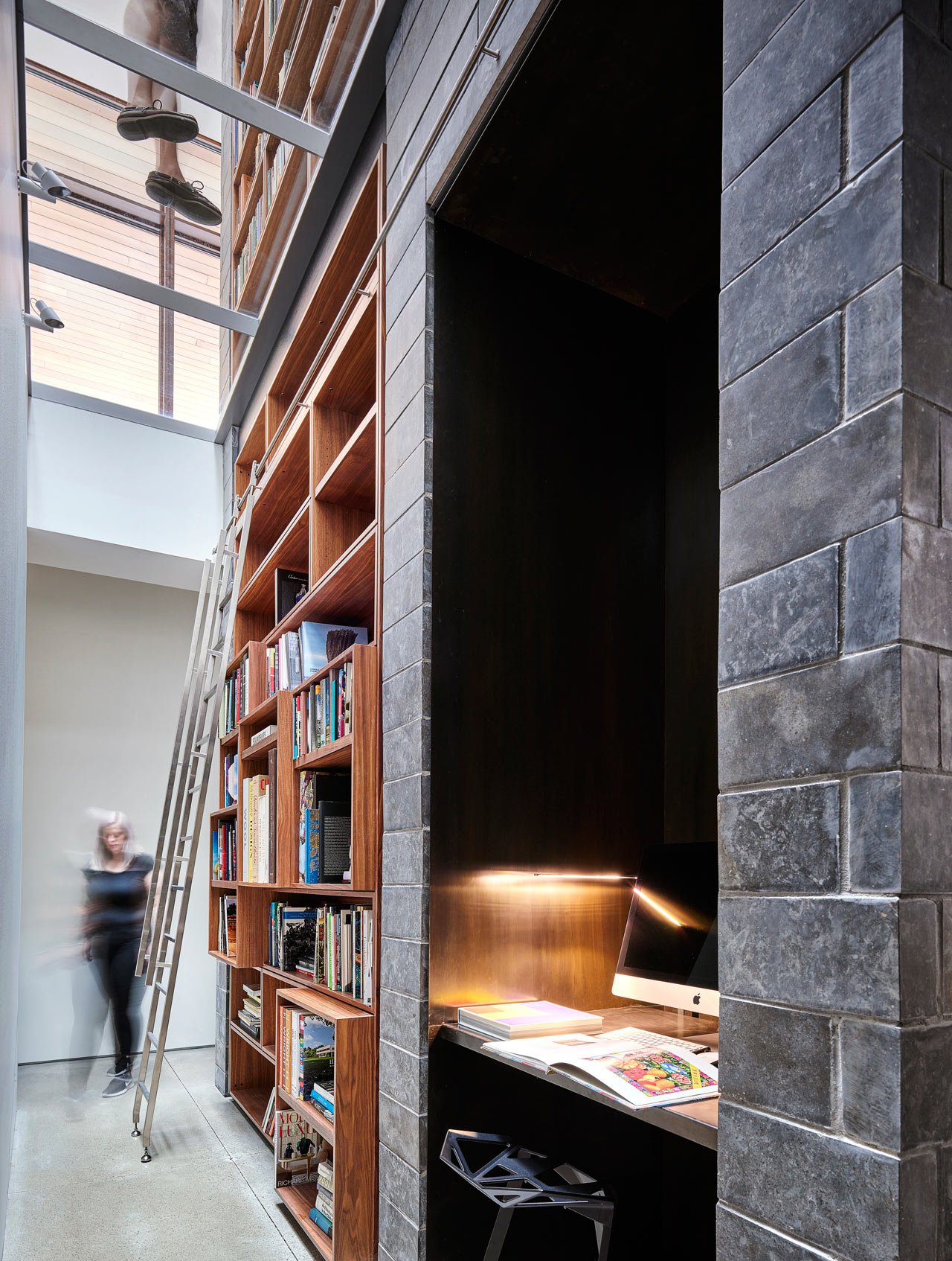 Bauhaus reloaded: The Artery Residence 14
