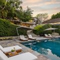 Ein Blick in Brad Pitt & Jennifer Annistons früheres $49 Millionen Dollar Anwesen