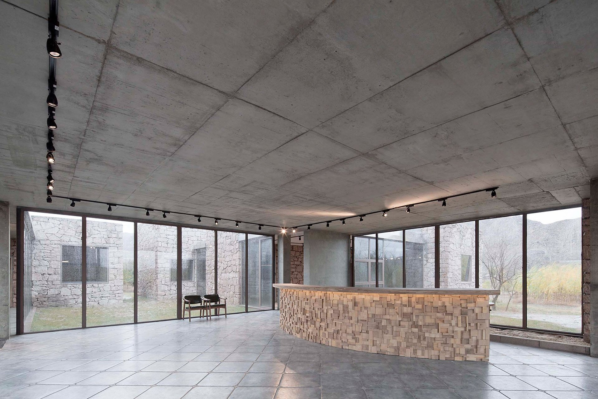 Das Redstone House: Eine moderen Festung in der Mongolei 3